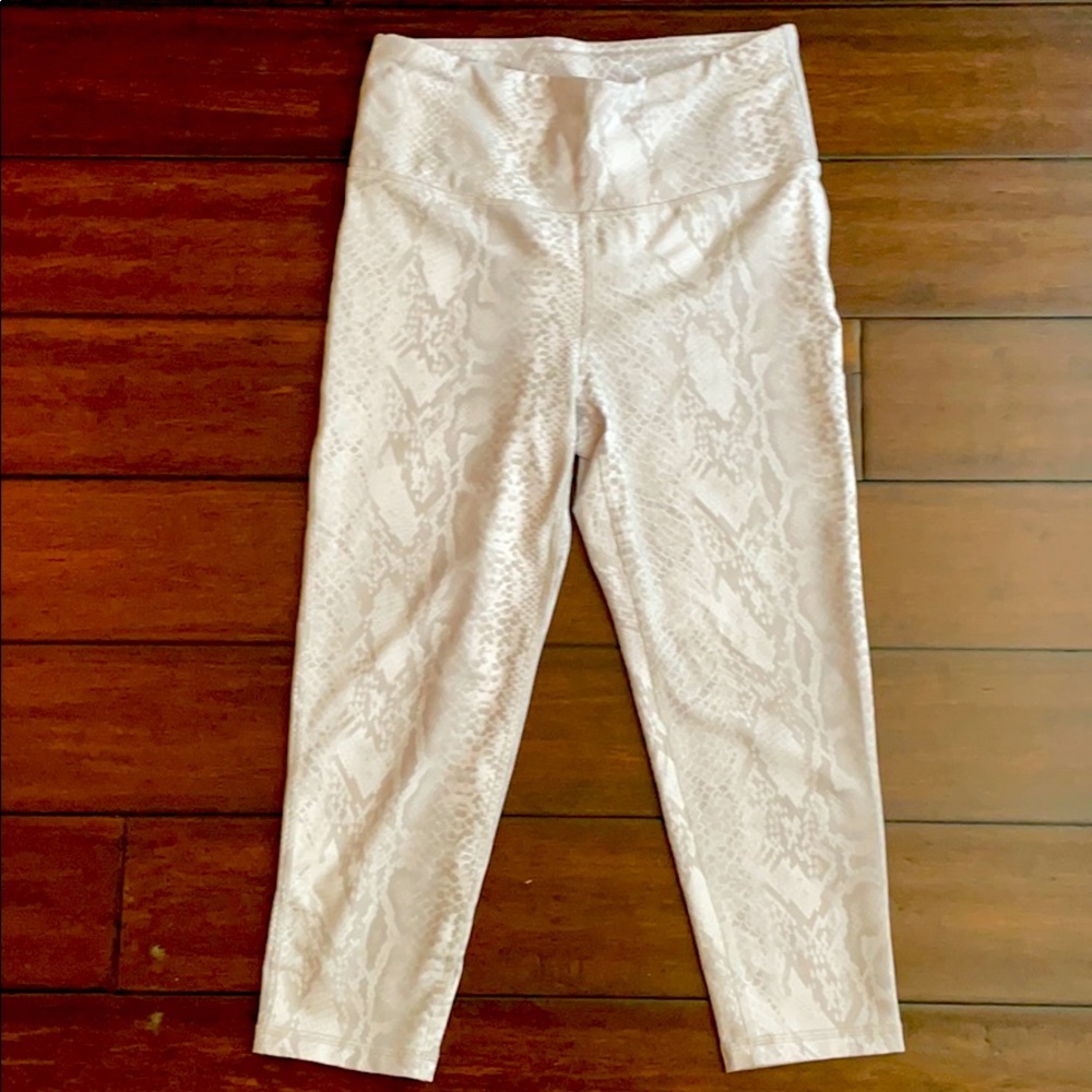 Mono B Snakeskin Capri Active Pants Medium